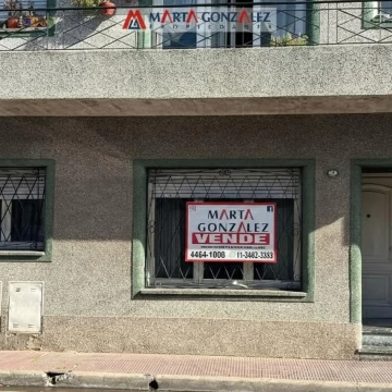 villa sarmiento, ph tres ambientes al frente en planta baja