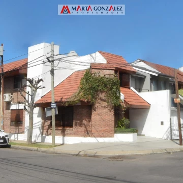 villa sarmiento cinco ambientes fondo libre cochera cubierta