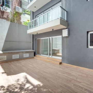 Monoambiente divisible| Con patio y cochera opcional | Venta
