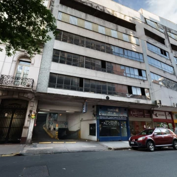 COCHERA CUBIERTA FIJA VENTA RECOLETA