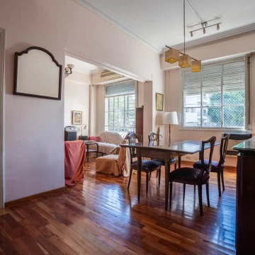 Departamento de 5 ambientes más dependencia en venta en Caballito
