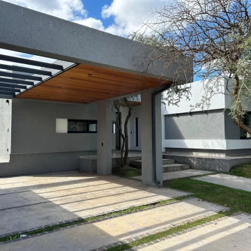 Venta casa en Las Cañitas a estrenar 2 dormitorios APTA CREDITO
