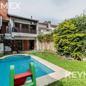 Venta Casa 6 ambientes en Saavedra con parque y piscina