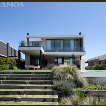 Casa en alquiler temporal en el Barrio Costas, Puertos / Escobar