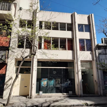 Depósito con oficinas