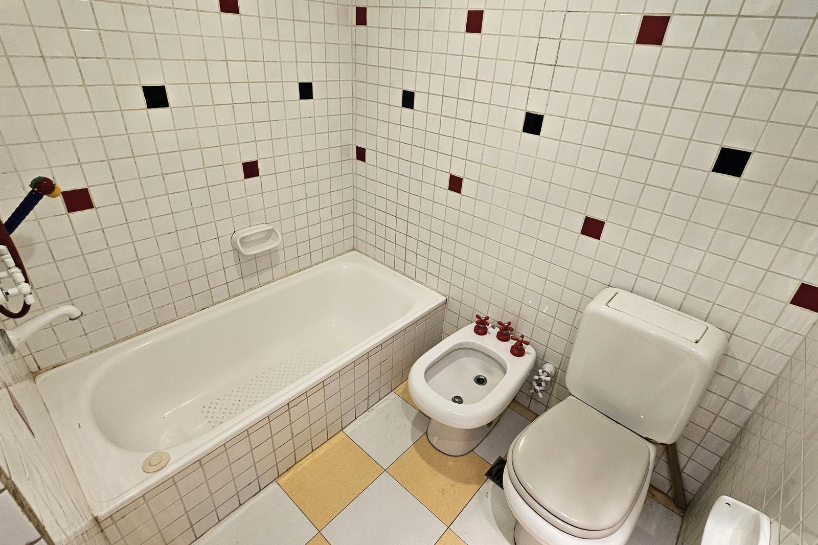 Bañadera Cuarto Musica