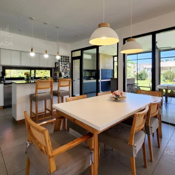Casa en Venta en Barrio Santo Tomas Pilar Jardin Pileta 3 dorm   Escritorio o dorm en PB