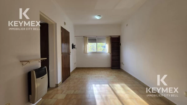 DEPARTAMENTO UN DORMITORIO CON COCHERA CUBIERTA EN VENTA