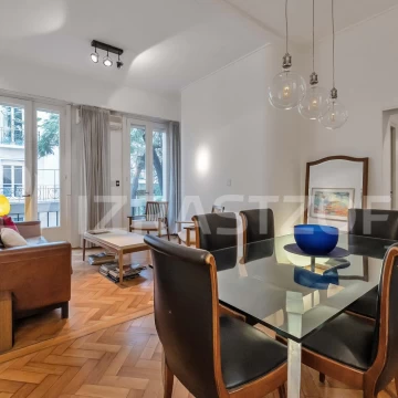 Departamento en Venta en Recoleta de 2 ambientes. Edificio francés. Reciclado