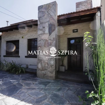 CASA 4 AMBIENTES PARQUE PERMUTA