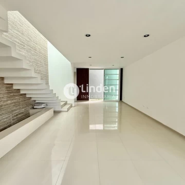 CASA EN VENTA EN LA HERENCIA 3022, ZONA LA CARCAÑA