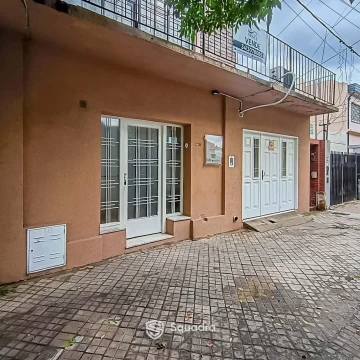 VENTA | PERMUTA - Casa de 2 dormitorios con cochera y balcón - Azcuénaga, Rosario.