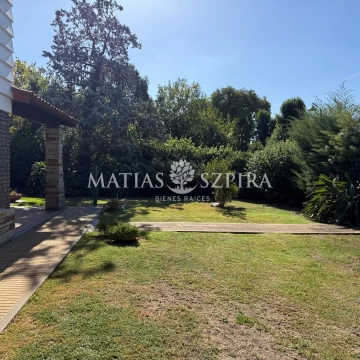 CASA QUINTA CON QUINCHO Y PILETA