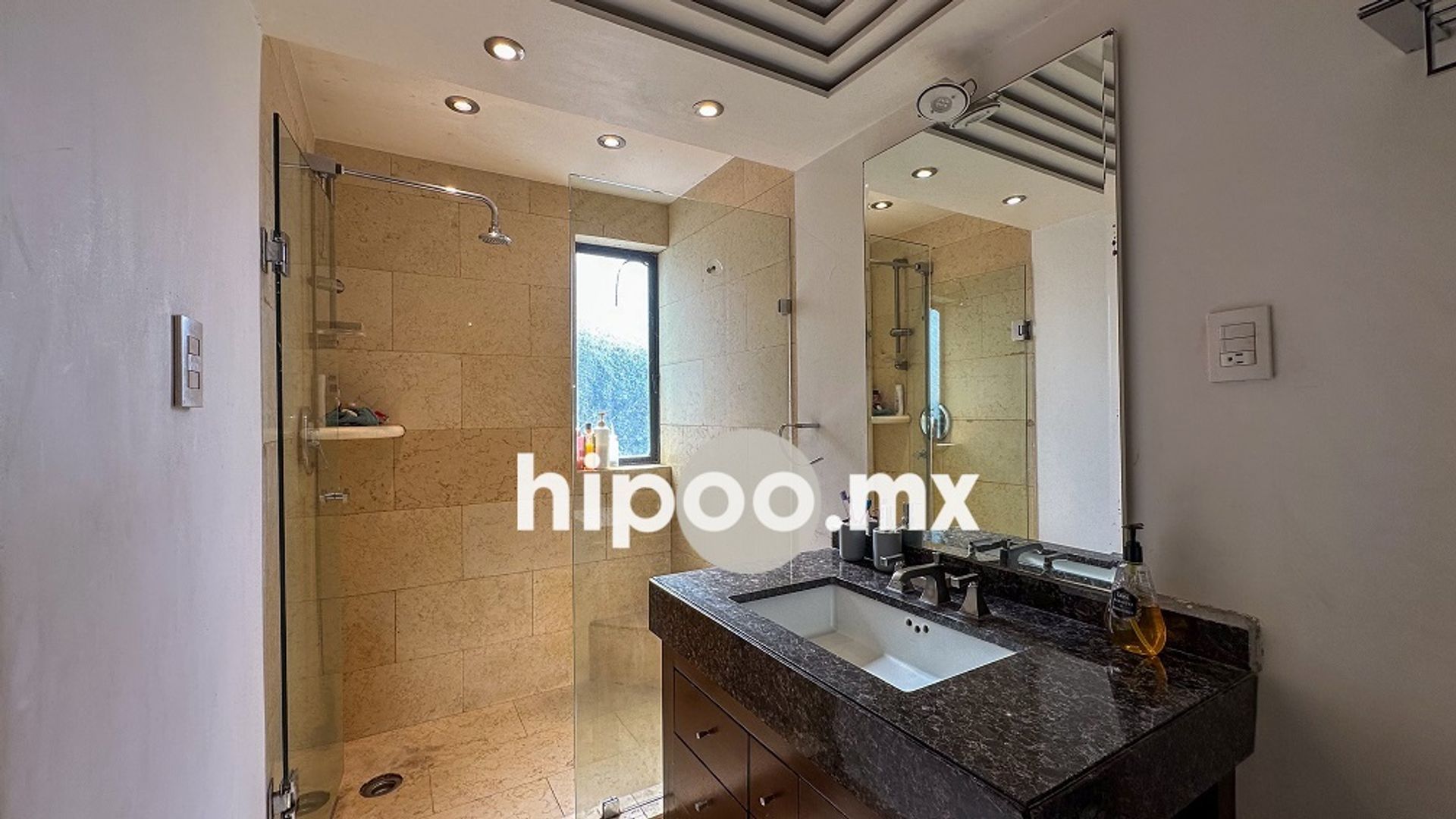 Baño Aux 1 b.jpg