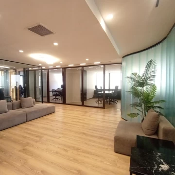 Oficina Premium en alquiler en Torre CHACOFI II, totalmente renovada - Piso alto
