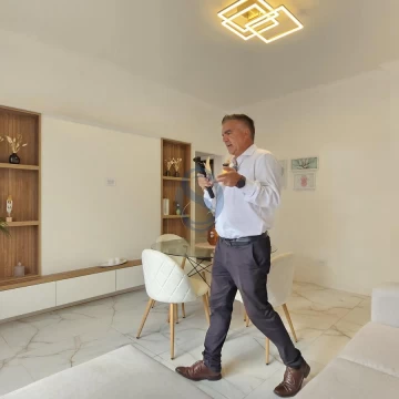 Venta Departamento tres ambientes reciclado con balcón y estudio en Centro