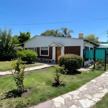 Casa quincho 4 ambientes amplio terreno · Ituzaingó Norte