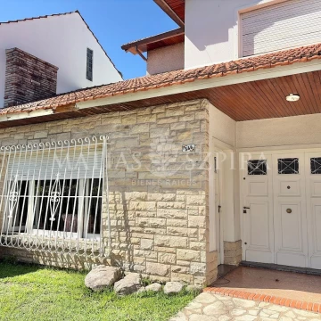 CHALET 6 AMBIENTES EN HAEDO CHICO