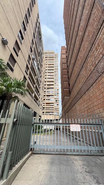 Acceso a cochera desde Colon