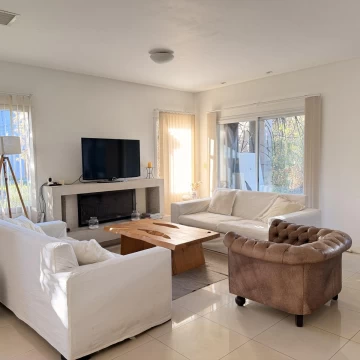 Venta Casa interna. Muy confortable en El Barrio Los Alisos, Nordelta
