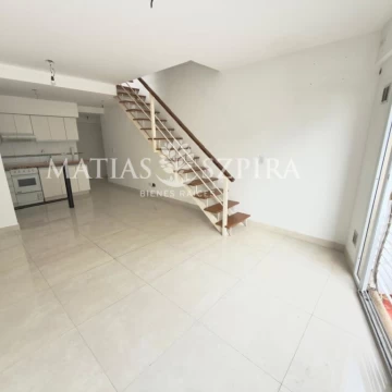 VENTA DEPARATAMENTO TIPO DUPLEX 2 AMBIENTES EN FLORESTA