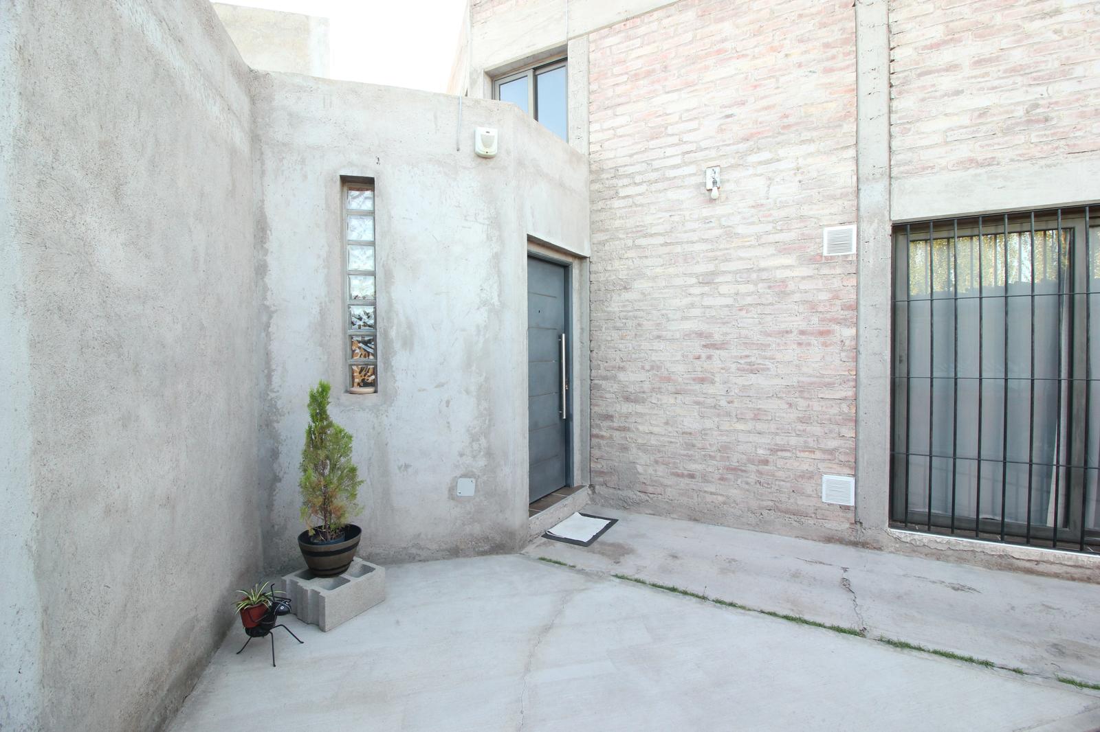 CASA EN VENTA LOS CORRALITOS , GUAYMALLEN , 3 DORMITORIOS , PARQUE , COCHERA - 2