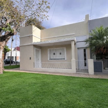 venta de casa 4 ambientes con quincho cochera y terraza