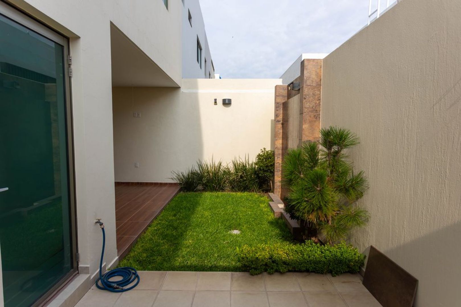 iYw3ptb-l.jpg