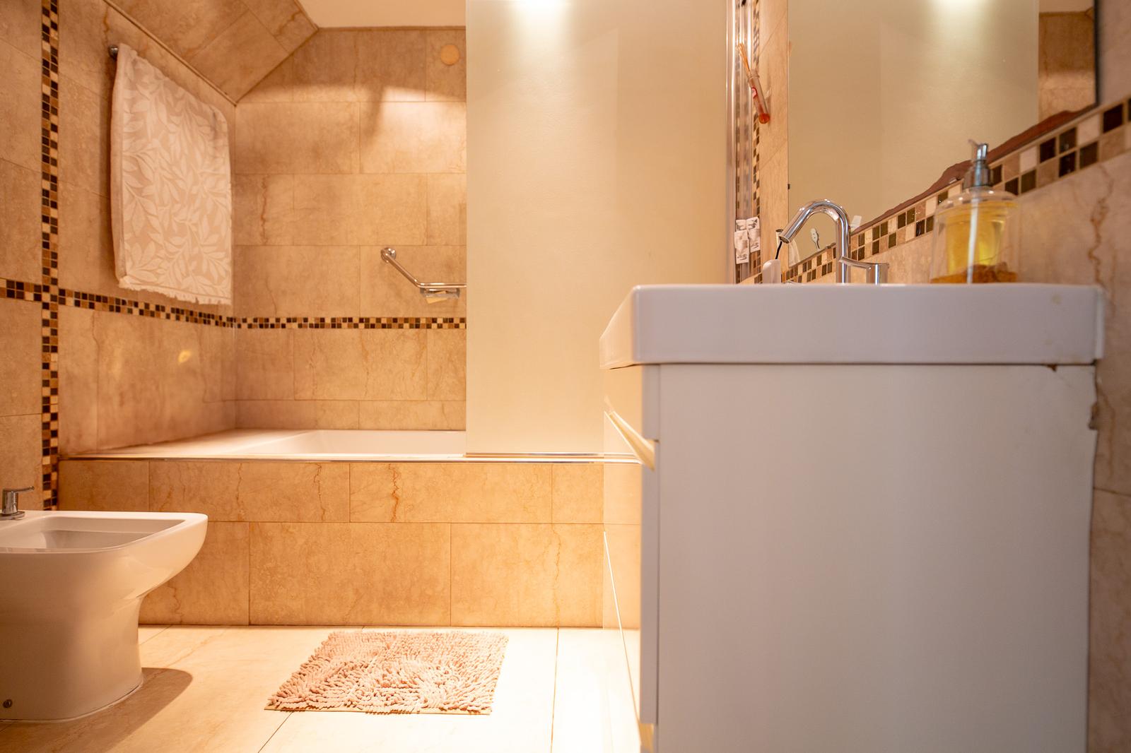 Baño completo con bañera totalmente renovado pb