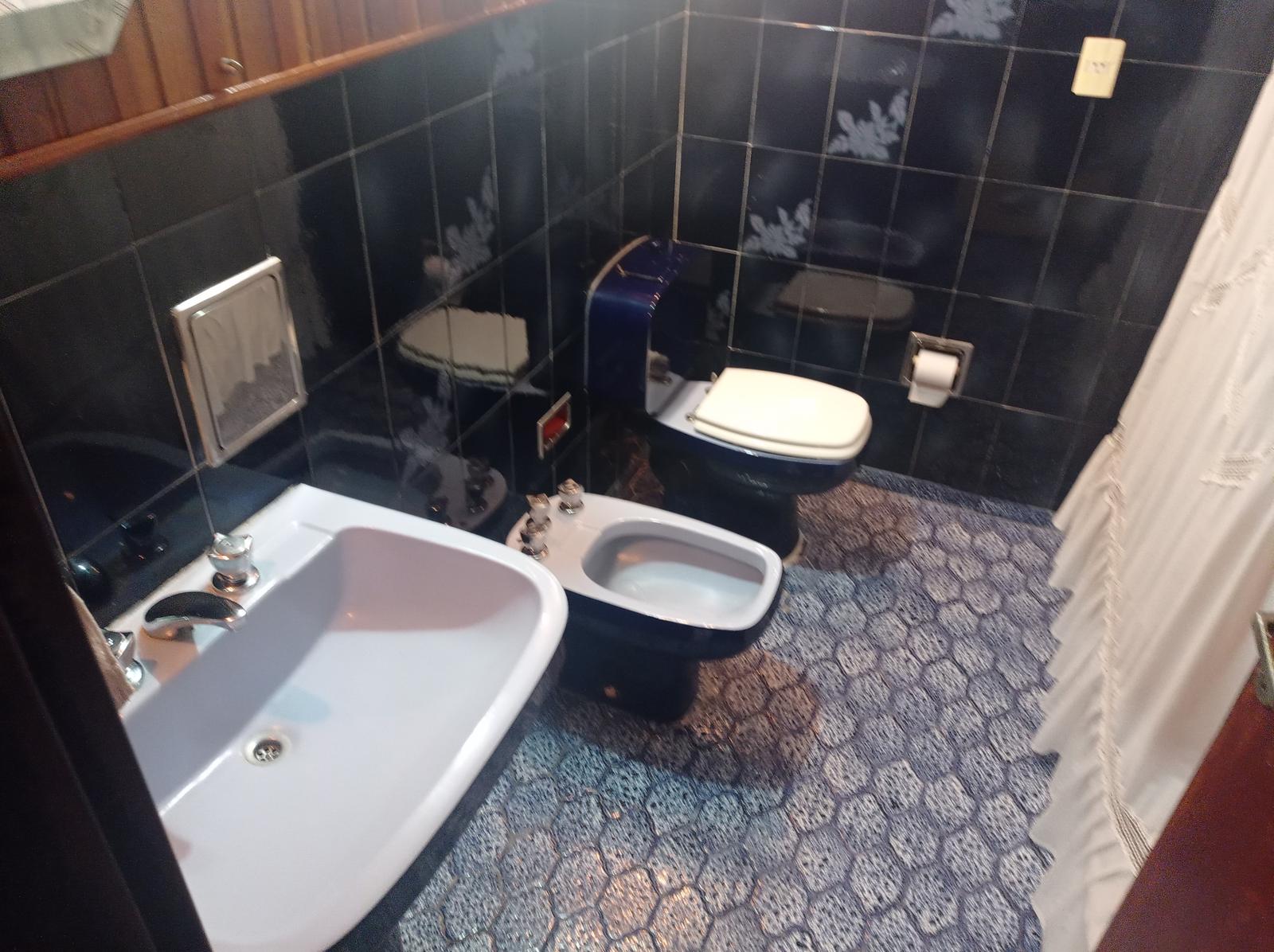 Baño completo con bañera planta alta