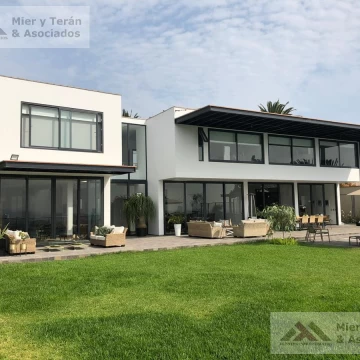 VENTA HERMOSA Y MODERNA CASA EN CASUARINAS SURCO (609-721-1)