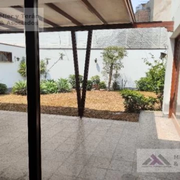 VENTA DE CASA COMO TERRENO EN SURCO (609-1133-2)