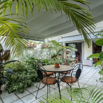 Departamento 3 ambientes con patio y balcón en venta en Colegiales