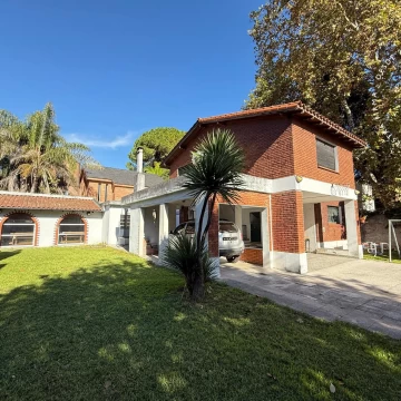 Toma prop. En parte de pago - Casa en venta de 6 ambientes - José León Suarez