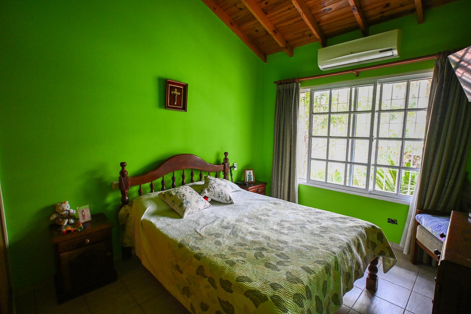 Suite con placard y baño