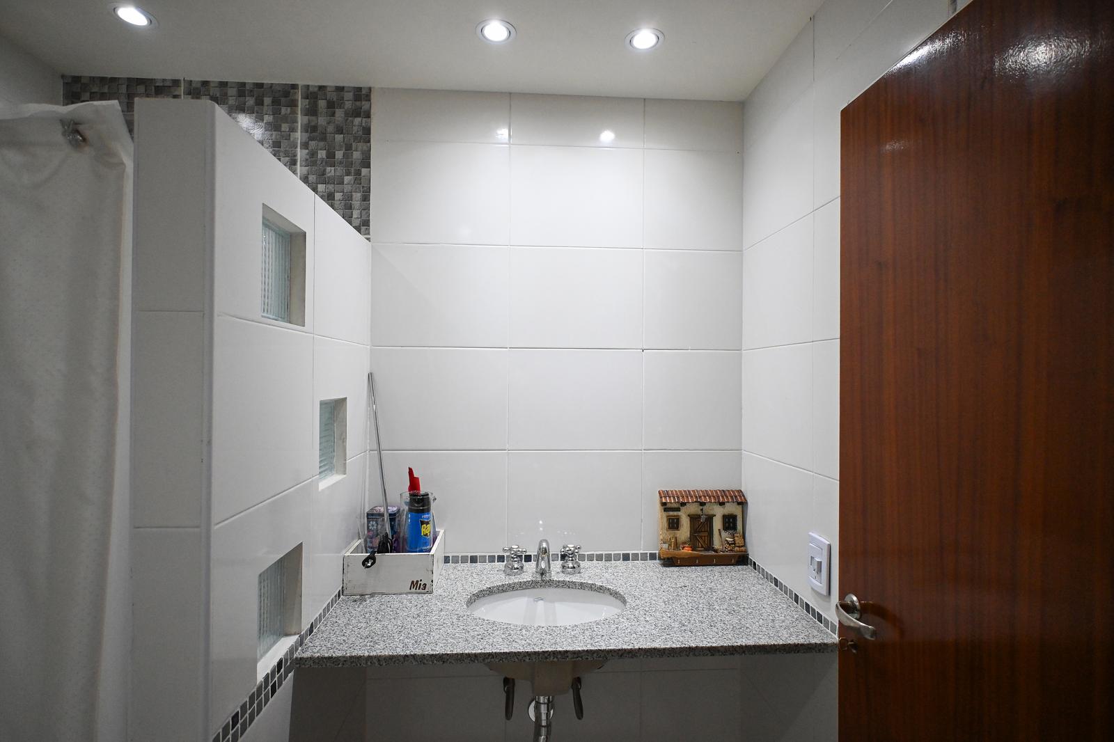Baño completo de la suite