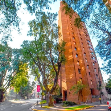 ALQUILER - Piso entero con palier privado y vista al Rio sobre Av. Libertador