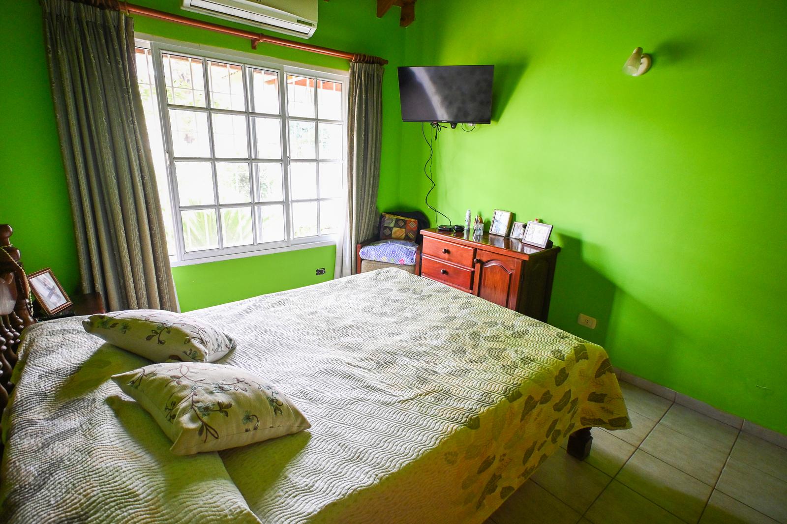 Suite con placard y baño