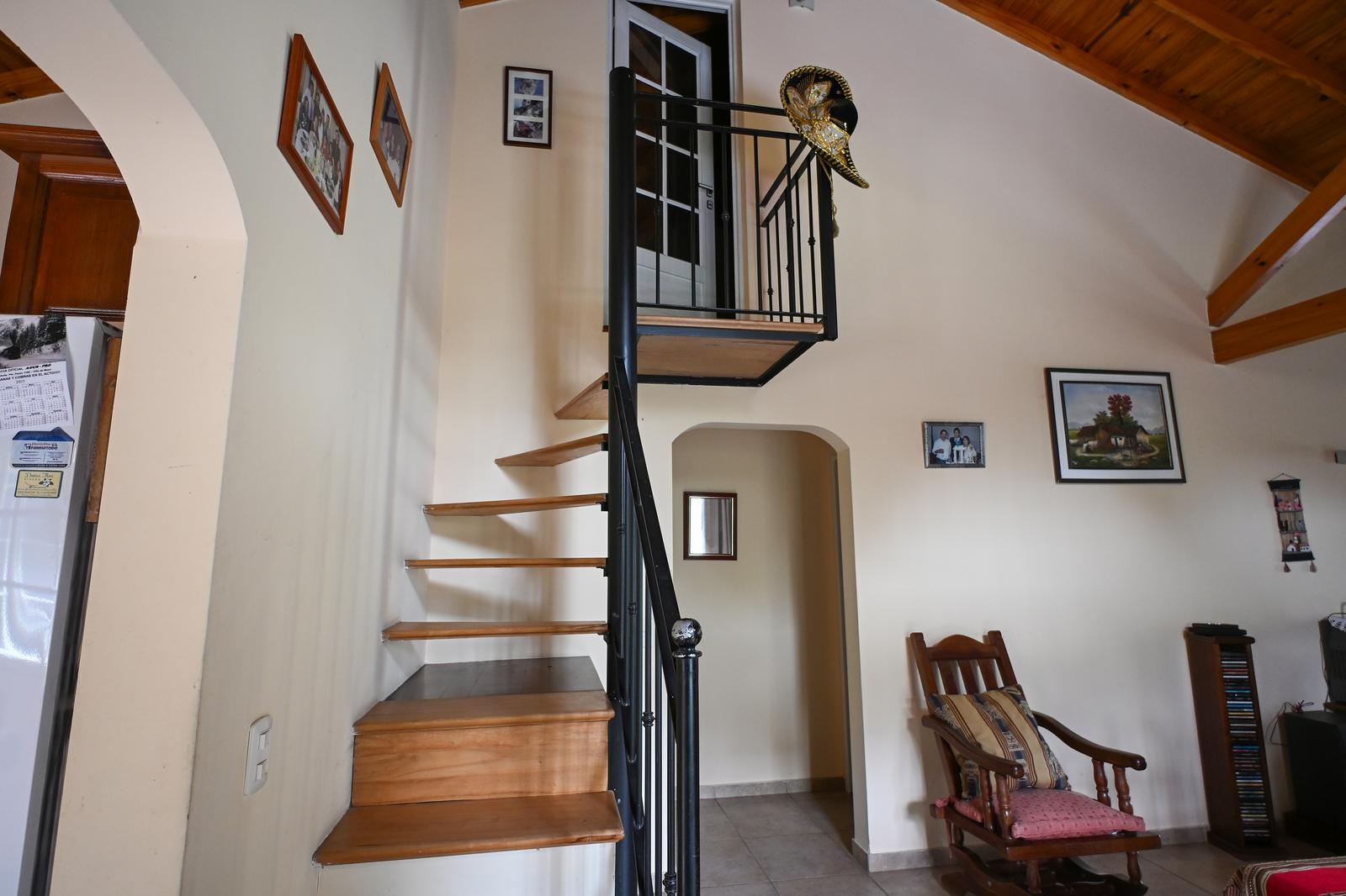 Escaleras hacia el altillo