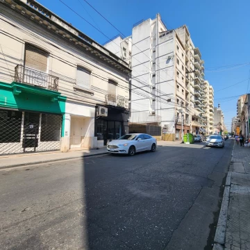 Local Mendoza 900, a 50mts de Peatonal San Martín.
