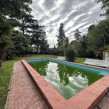 Venta - Casa 3 ambientes con Pileta y Parque en La Reja - Permuta