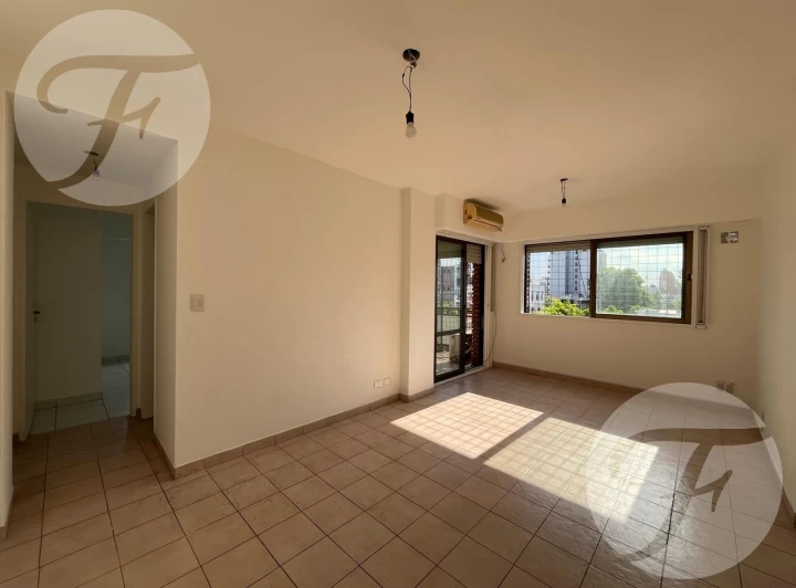 Departamento dos ambientes en Morón