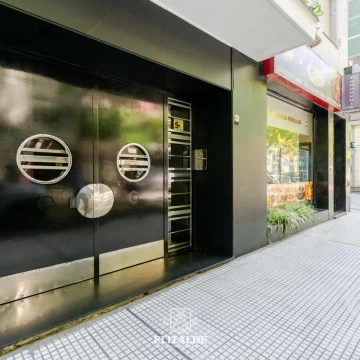 ARENALES Y ESMERALDA - A RECICLAR - OPORTUNIDAD INVERSIÓN - BAJAS EXPENSAS - PATIO