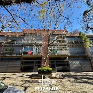 Chacabuco y Almte. Brown - 3 ambientes con cochera - Venta