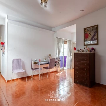 Coronel Diaz  y Av. Santa Fe - 2 amb - Alto Palermo -  Venta