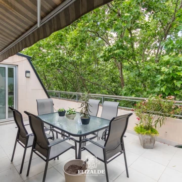 Av. del Libertador y Martin Rodriguez - Dúplex Impecable con parrilla, terraza, 2 coch y pileta -