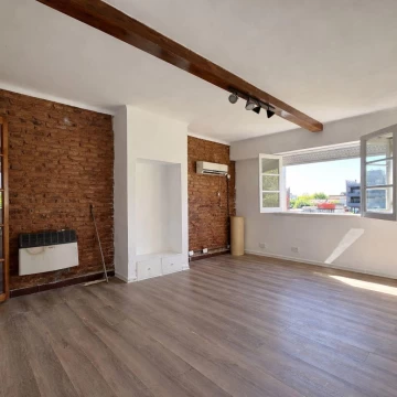 Adolfo Alsina y Belgrano - 3/4 amb con terraza y parrilla - Reciclado - Venta
