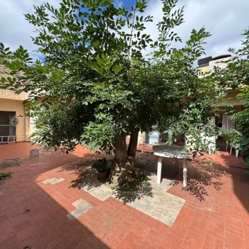 25 de Mayo  y 3 de Febrero  / 3 dor / Patio y Cochera / Apto crédito / San Fernando / Venta