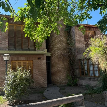 Casa en venta- Barrio Docente - Calle José N Lencinas