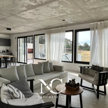 Casa en venta en Costa Esmeralda con fondo al polo